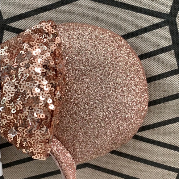 Disney Minnie Rose Gold Sequined Ears - Picture 4 of 6